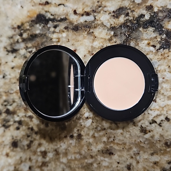 Bobbi Brown Corrector Porcelain Peach - Picture 7 of 8
